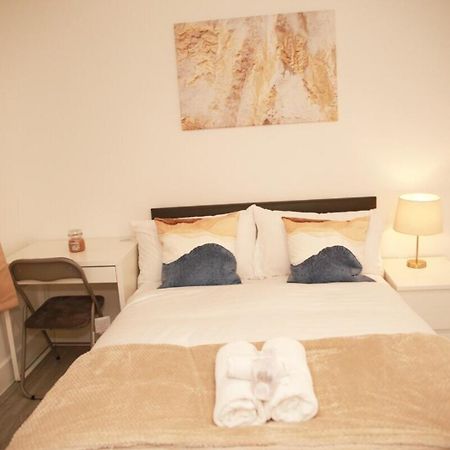 Cricklewood Deluxe Ensuite Room London Exterior photo